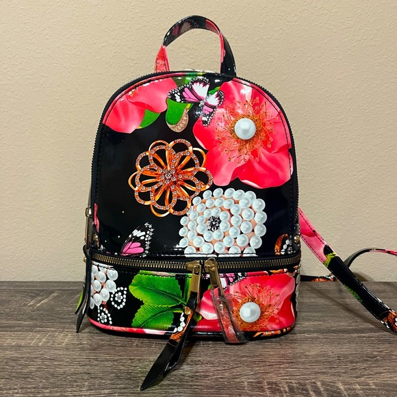 NWT 3 in 1 Convertible Mini Backpack Purse & Wallet - Picture 3 of 6